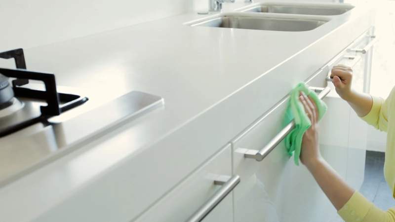 Cleaning Kitchen Cabinets